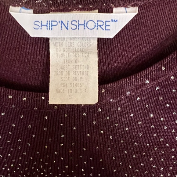 Very pretty Dark maroon blouse with sparkle floral like pattern. Size small - Picture 12 of 12